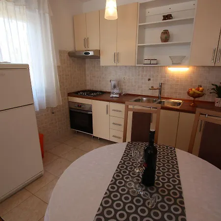 Vintage Nur 175 Meter Zum Mit Meerblick, Privatparkplatz, Klima Appartement Jadranovo